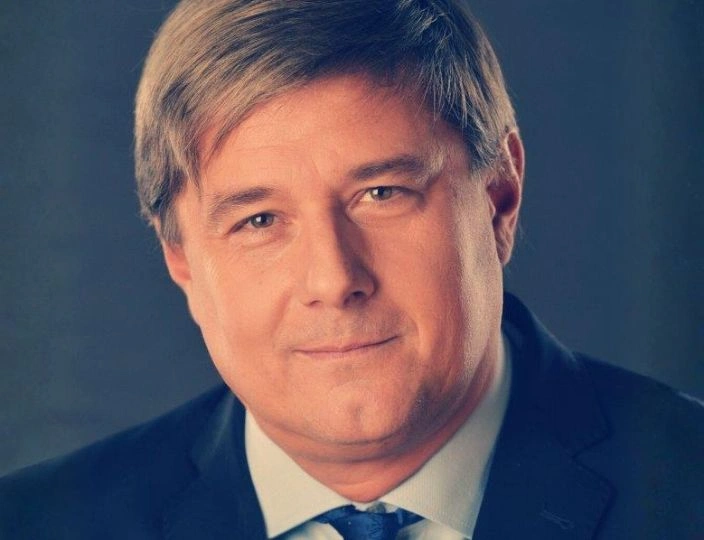 Prof. Dr. Rovó László - Fül-orr-gégészet és fej-nyaksebészet